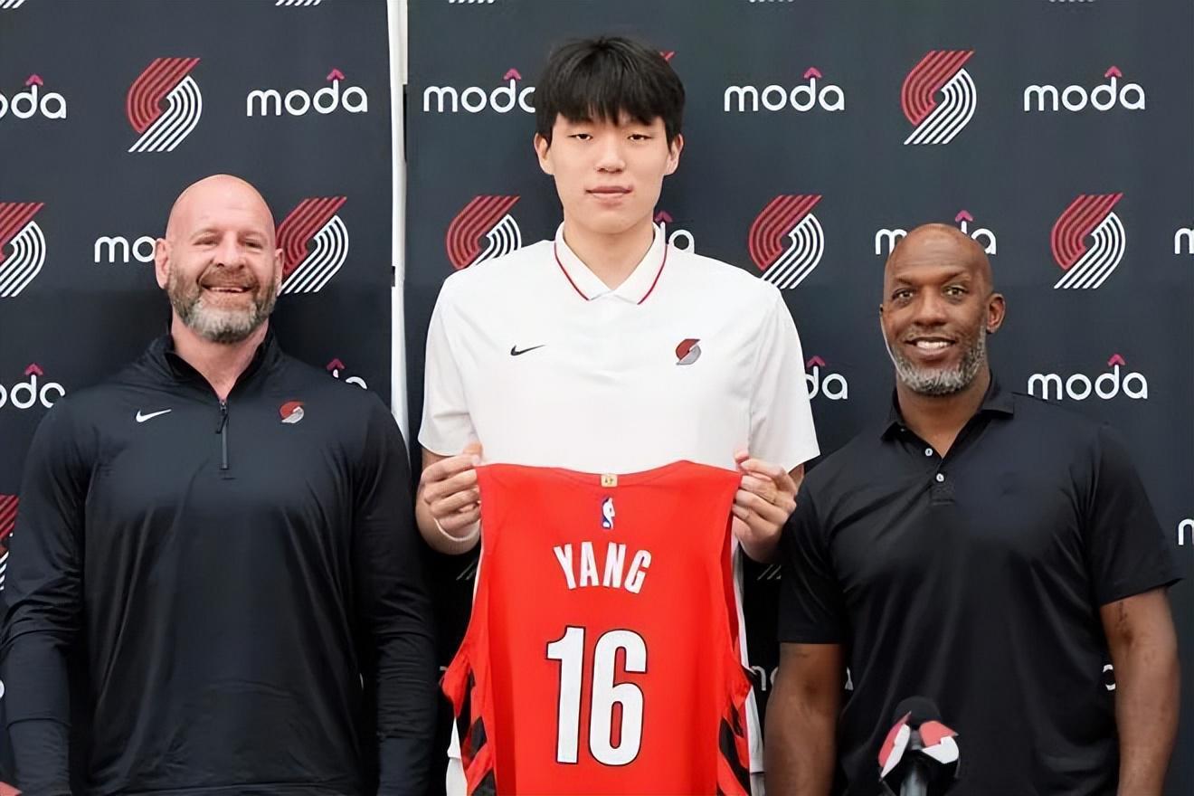 29+16+7！杨瀚森比肩约基奇，首秀目标打两双，热度已超美国之子