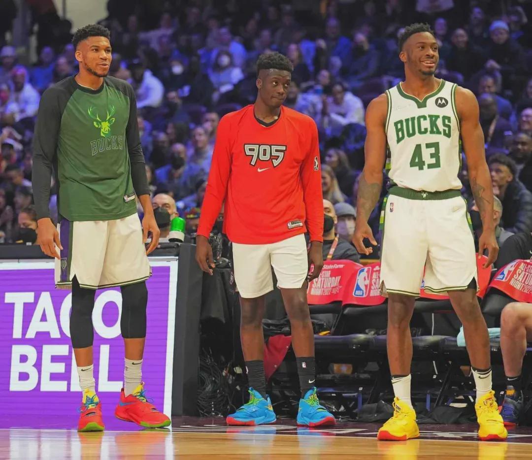 跟腱撕裂！联盟最强关系户！正式签约重返NBA