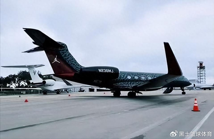 云开体育官网入口-乔丹的飞机，科比的飞机，杜兰特的飞机，没有对比就没有尴尬|科比·布莱恩特|凯文·杜兰特|詹姆斯|NBA|迈克尔·乔丹_新浪体育_新浪新闻