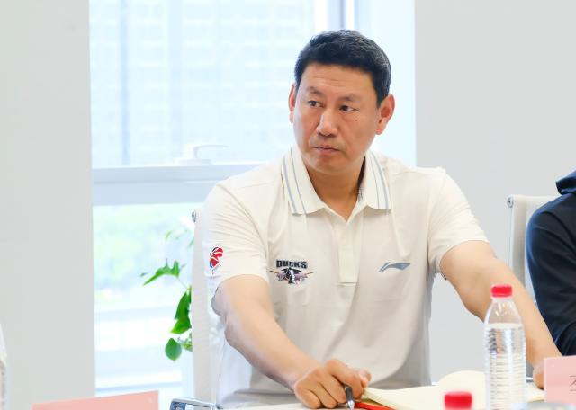 云开体育官网入口-新帅许利民顾问李楠携手亮相 北京男篮翻开新篇章