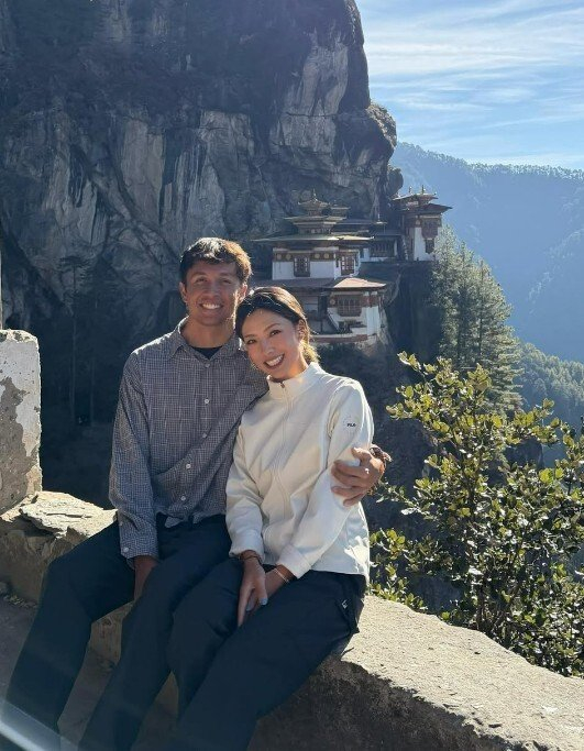 云开体育-恭喜！中国美女高尔夫球手官宣订婚，未婚夫为泰国著名F1车手|何沐妮|阿尔本|威廉姆斯车队|亚历山大·阿尔本|阿马里·威廉姆斯_新浪体育_新浪新闻