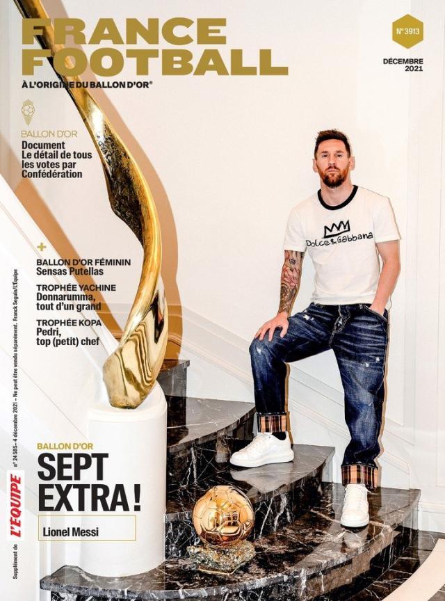 云开体育官网-把第7座金球递到梅西手里 法国记者为何没穿鞋？