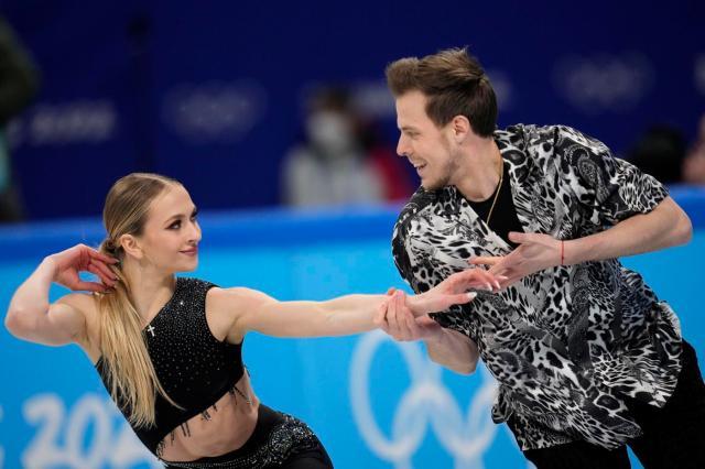 云开体育-法国冰舞王牌征服俄劲敌：看他们比赛是我们的荣幸