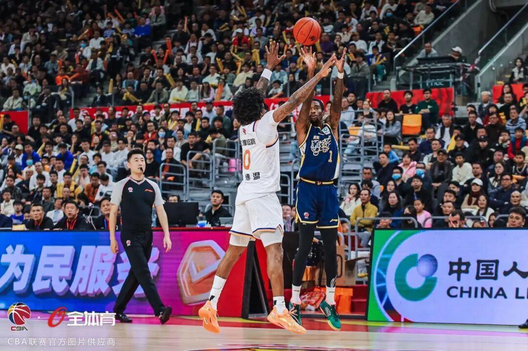 云开体育官网入口-下半场反扑未果，广东主场不敌上海