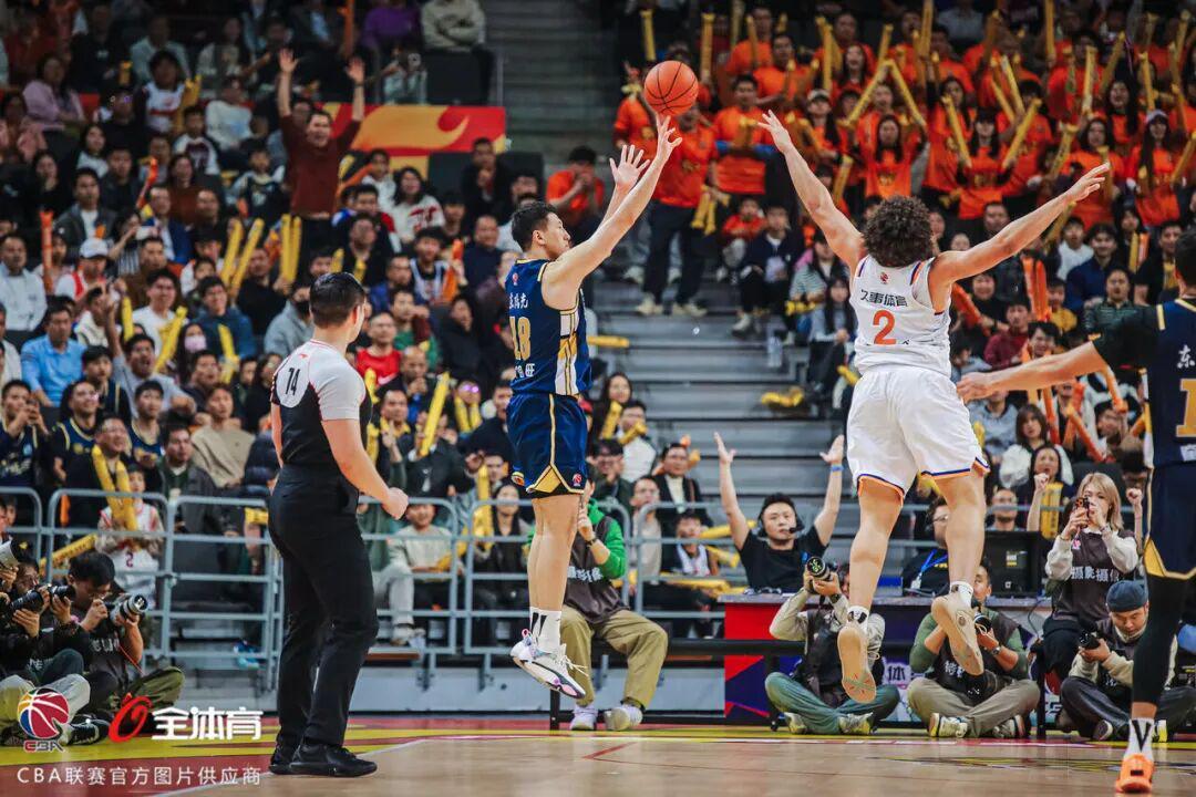 云开体育官网入口-下半场反扑未果，广东主场不敌上海
