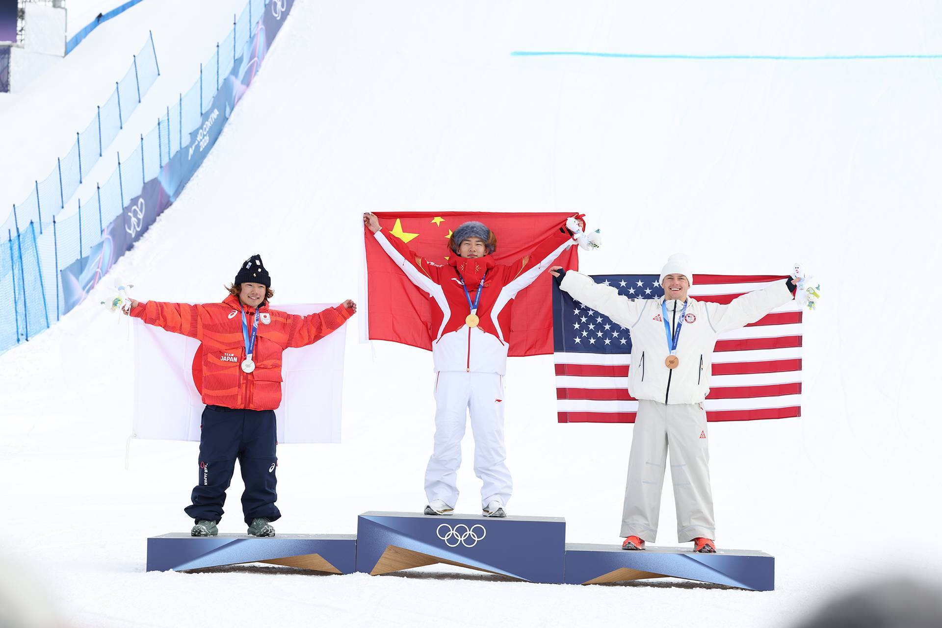 苏翊鸣一金一铜收官冬奥背后，他们默默付出了20年