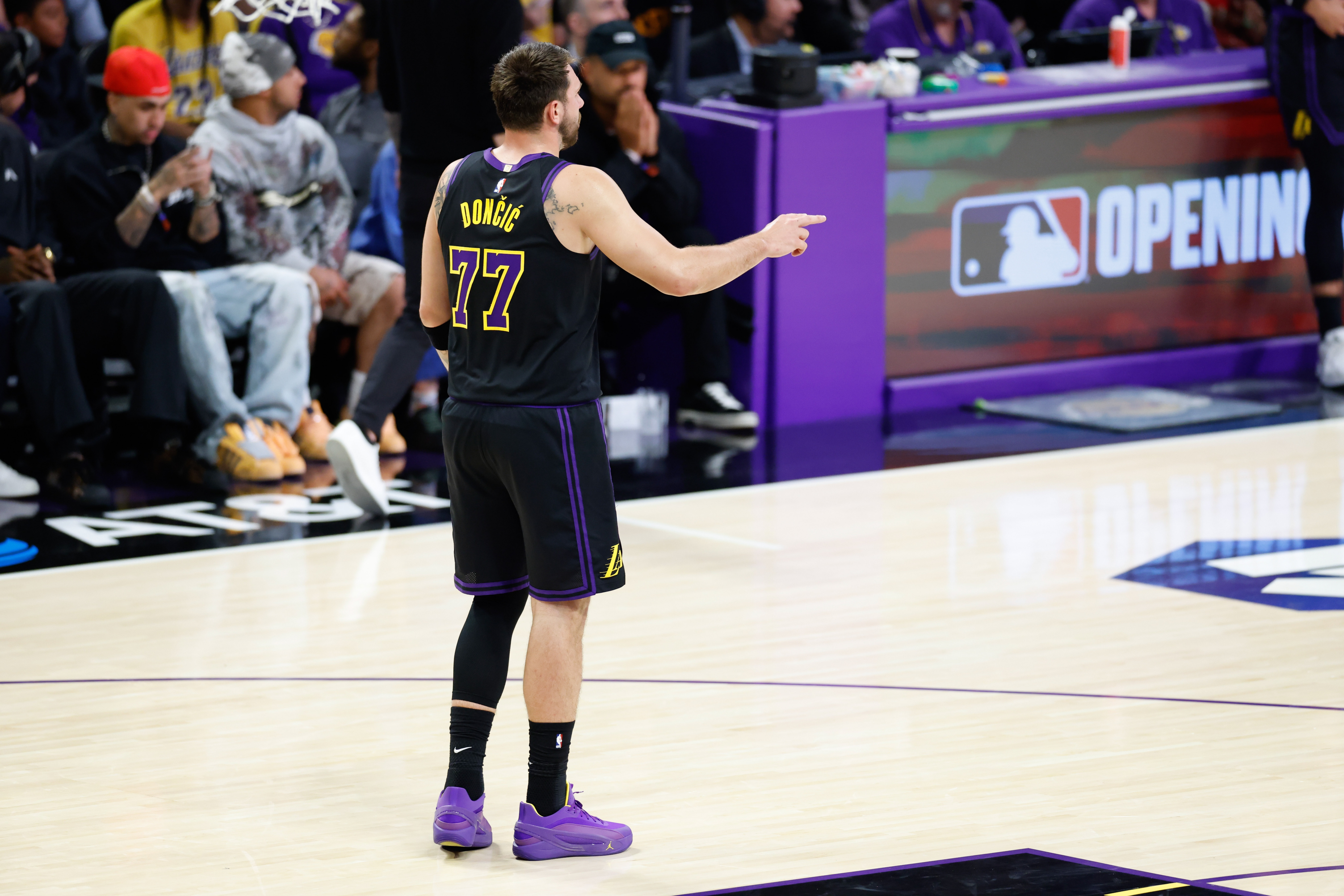 云开体育官网-奥多姆：湖人根本不防守 全队必须明白他们要弥补东契奇的漏洞