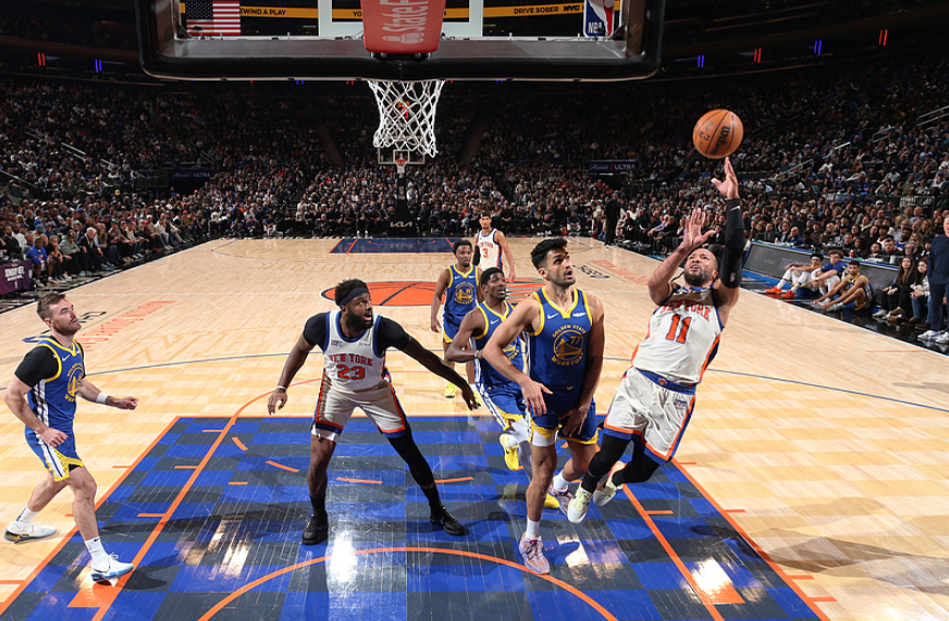 云开体育官网-8人伤停！勇士遭尼克斯21分逆转吞5连败 布伦森30+9唐斯两双