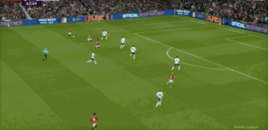 云开体育官网入口-英超：曼联3-1维拉稳居第3！B费助攻双响破纪录 谢什科替补破门